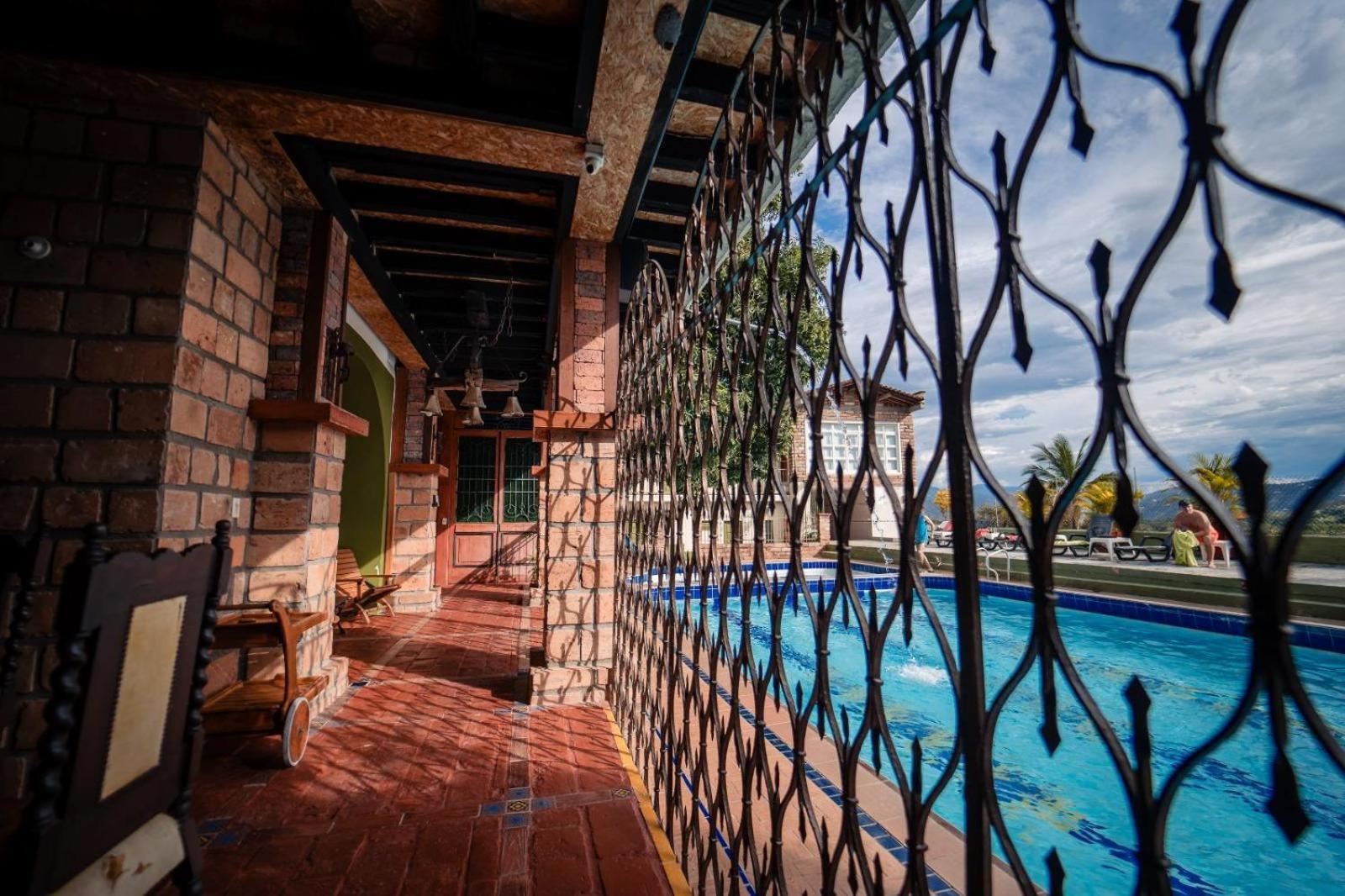 Hosteria De La Plaza Menor Santa Fe de Antioquia Exterior photo